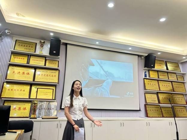 ע��: DCD9EF83-FF74-426A-901E-963A1E557FE3_big